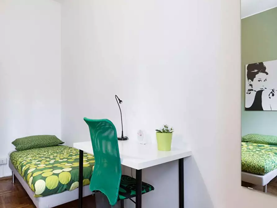 Immagine 3 di Camera in affitto  in Viale Famagosta a Milano