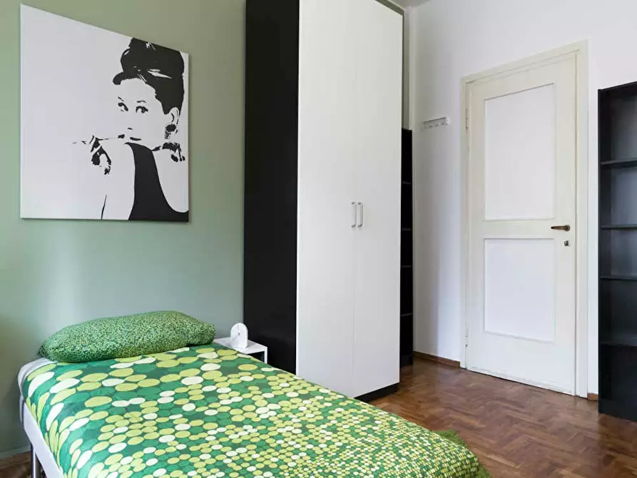 Immagine 5 di Camera in affitto  in Viale Famagosta a Milano