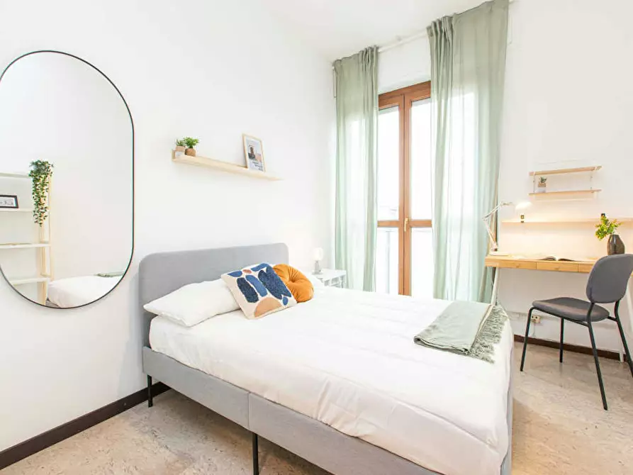 Immagine 1 di Camera in affitto  in Viale Sondrio a Milano