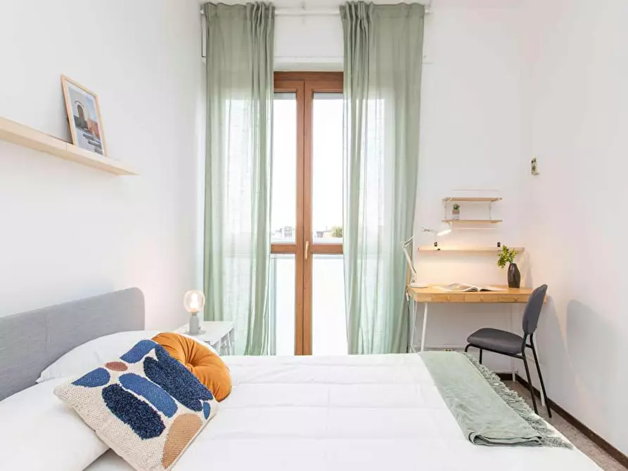 Immagine 3 di Camera in affitto  in Viale Sondrio a Milano