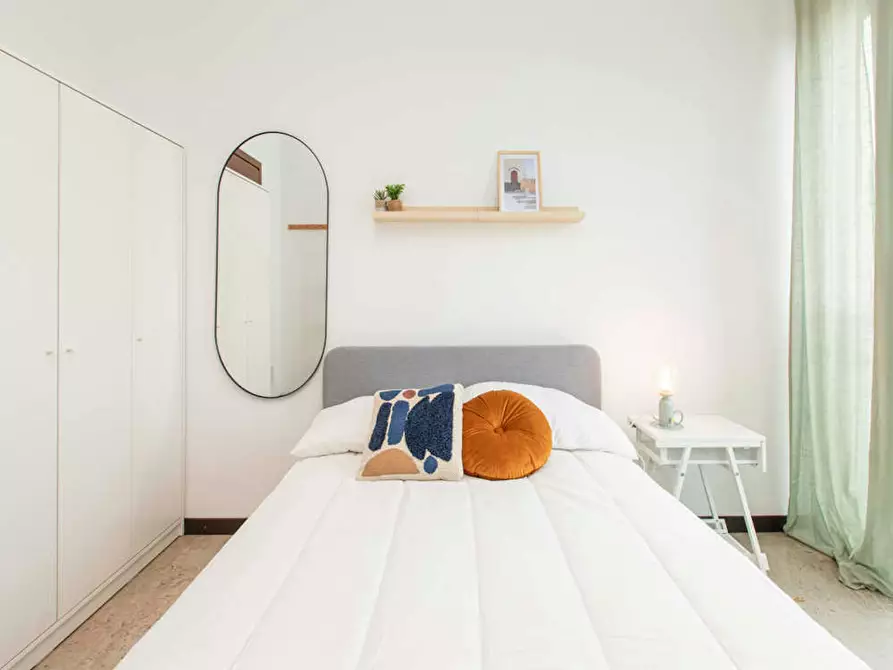 Immagine 2 di Camera in affitto  in Viale Sondrio a Milano