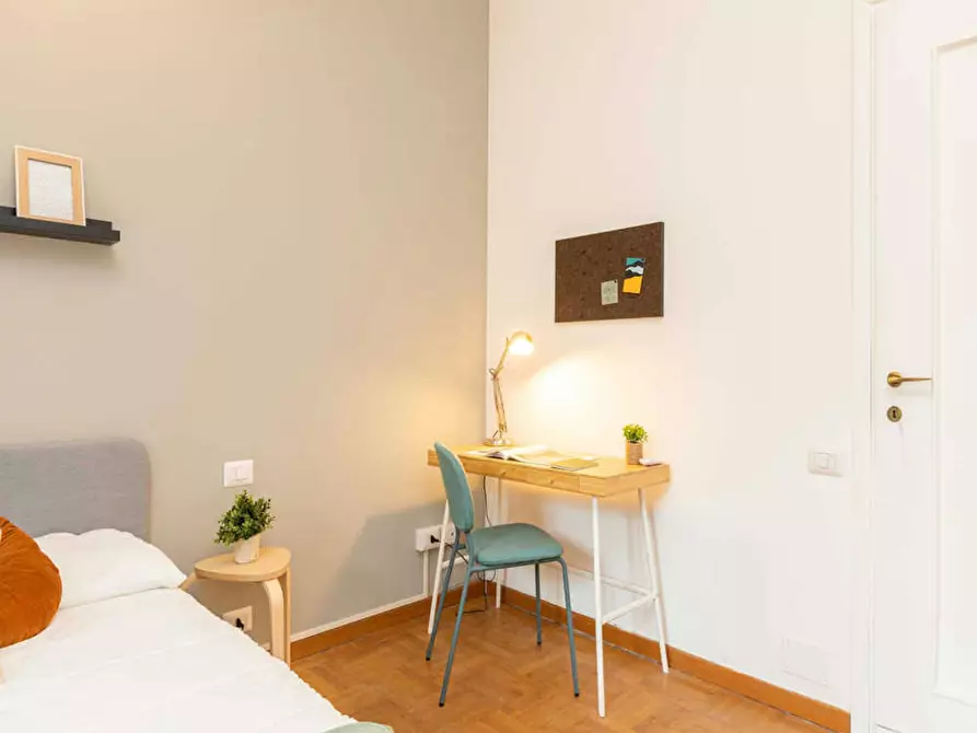 Immagine 7 di Camera in affitto  in Viale Romagna a Milano