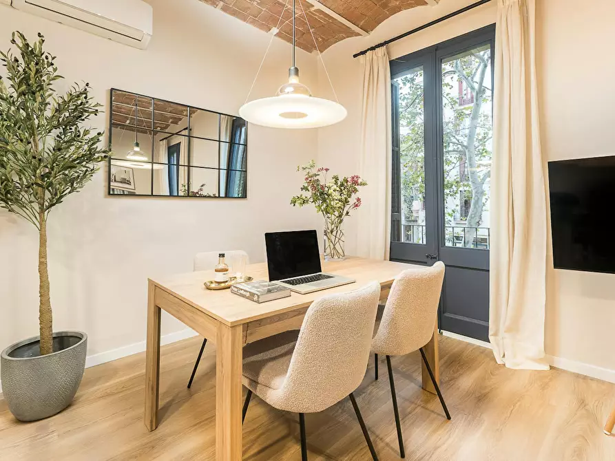 Immagine 5 di Appartamento in affitto  in Avinguda de Gaudí a Barcelona