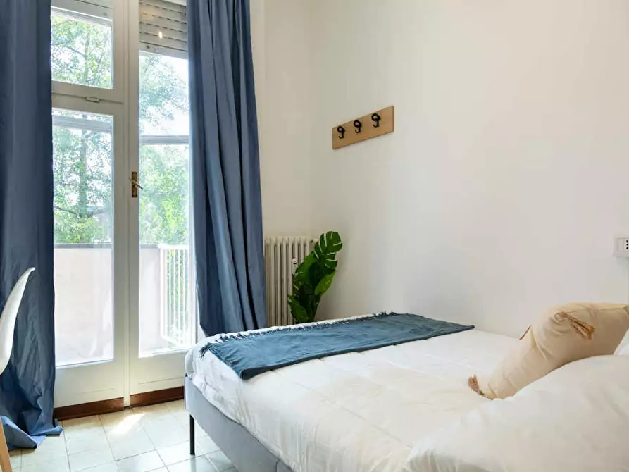 Immagine 2 di Camera in affitto  in Viale Renato Serra a Milano