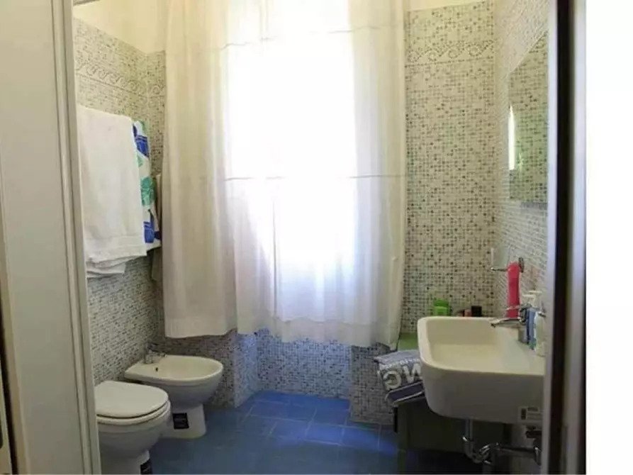 Immagine 4 di Camera condivisa in affitto  in Via Annone a Roma