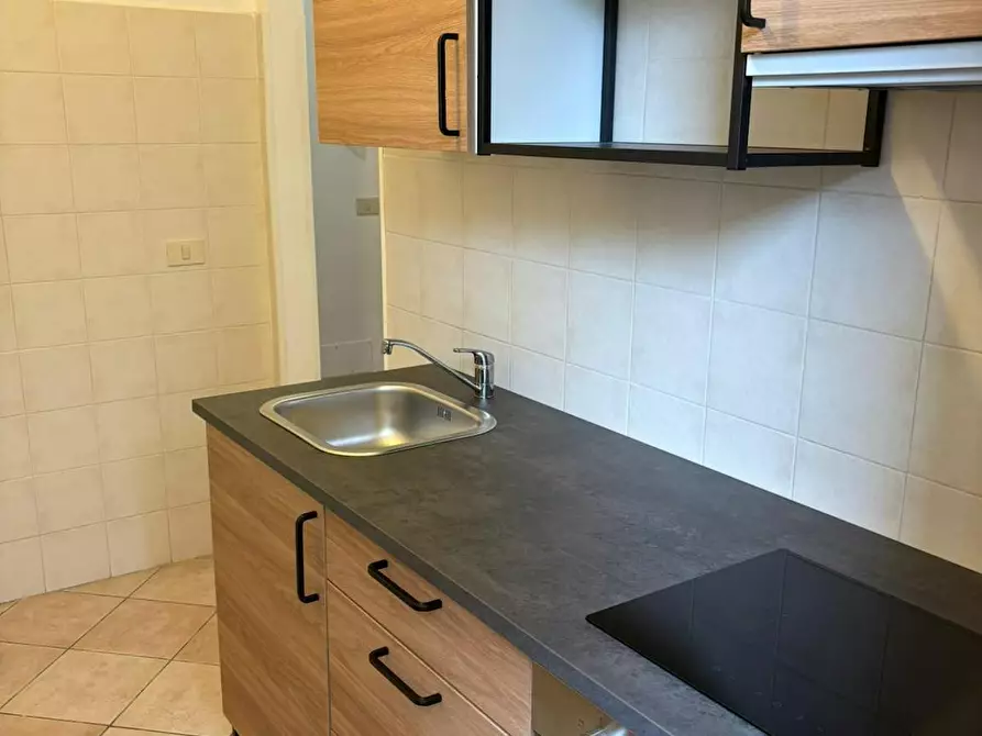 Immagine 6 di Appartamento in affitto  in Via dell'Usignolo a Roma