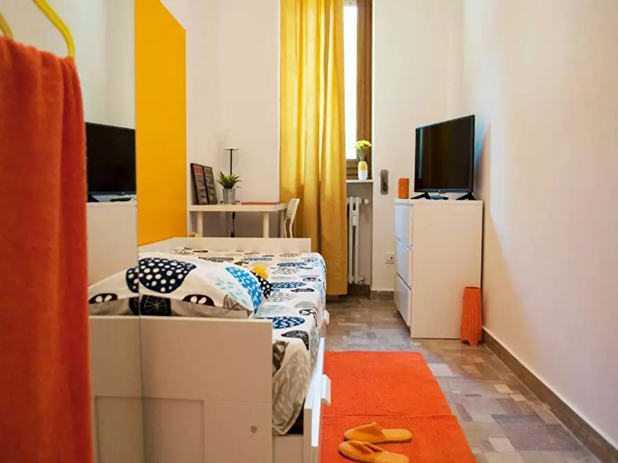 Immagine 4 di Camera in affitto  in Via Edoardo Bassini a Milano