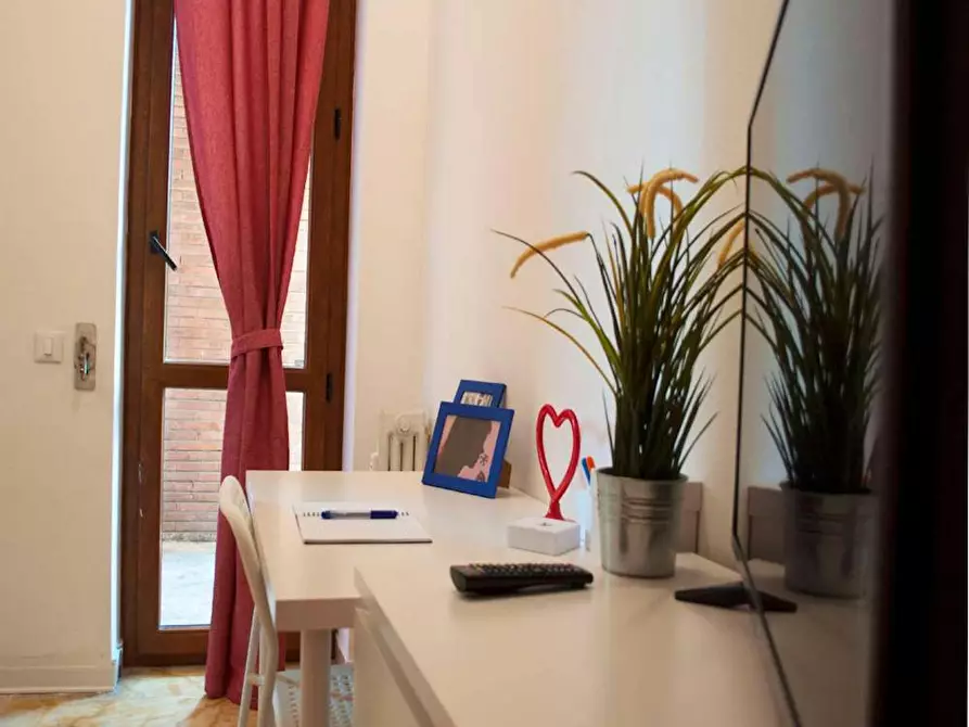 Immagine 9 di Camera in affitto  in Via Edoardo Bassini a Milano