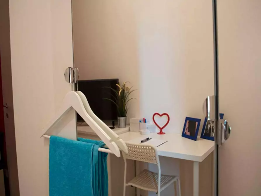 Immagine 10 di Camera in affitto  in Via Edoardo Bassini a Milano