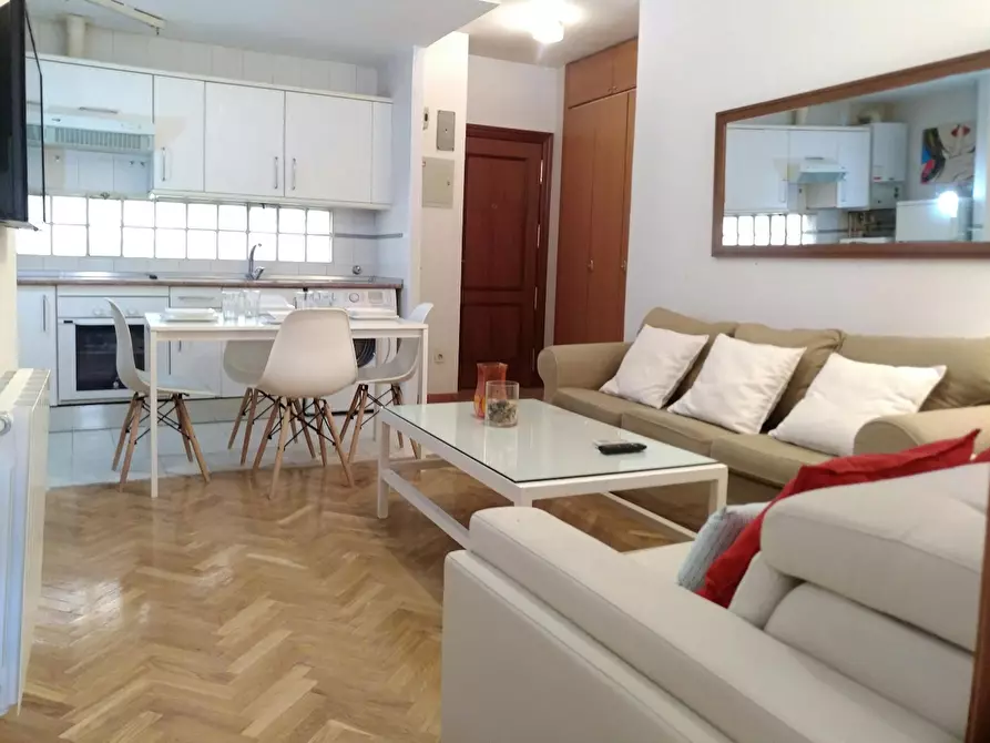 Immagine 1 di Appartamento in affitto  in Calle de Galileo a Madrid