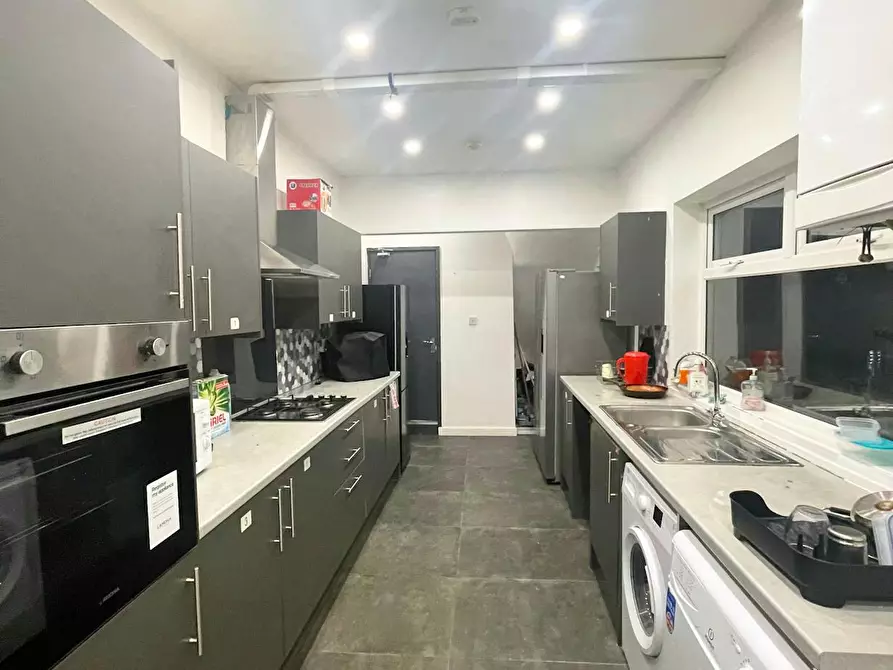 Immagine 6 di Camera in affitto  in Wren Street a 