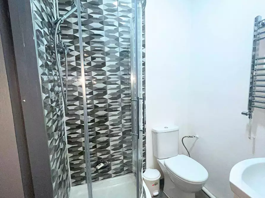 Immagine 5 di Camera in affitto  in Wren Street a 