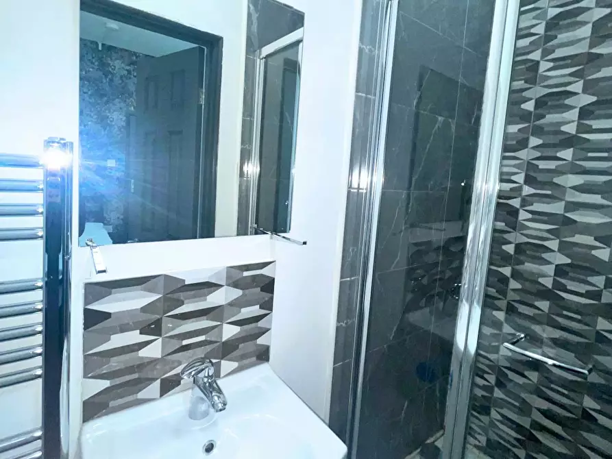 Immagine 4 di Camera in affitto  in Wren Street a 