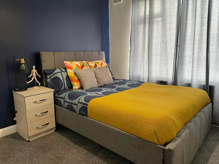 Immagine 1 di Camera in affitto  in Wren Street a 