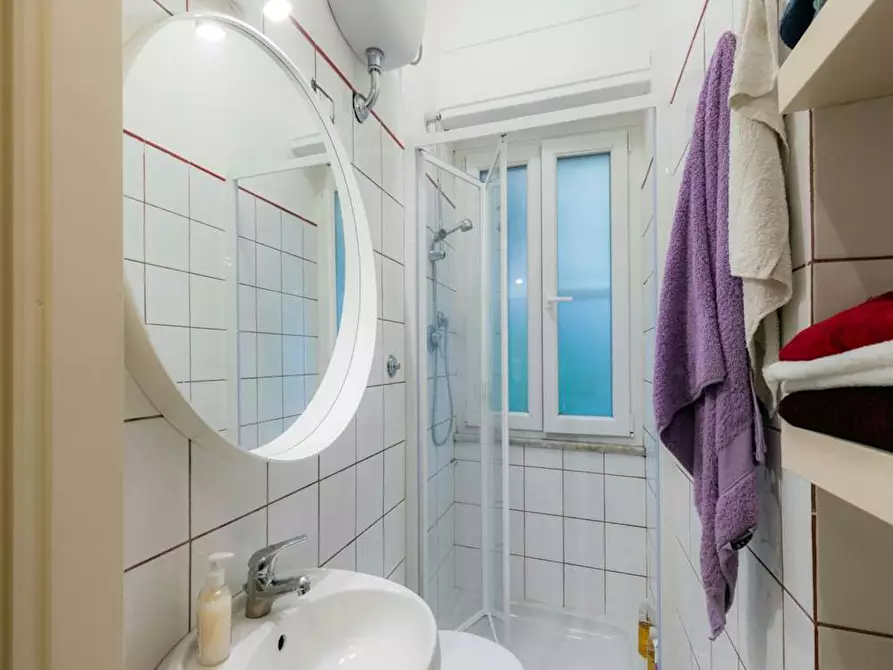 Immagine 8 di Camera in affitto  in Via Benaco a Roma