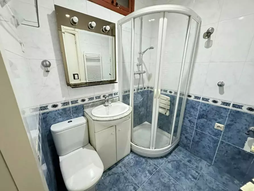 Immagine 3 di Camera in affitto  in Fernández del Campo Kalea a Bilbao