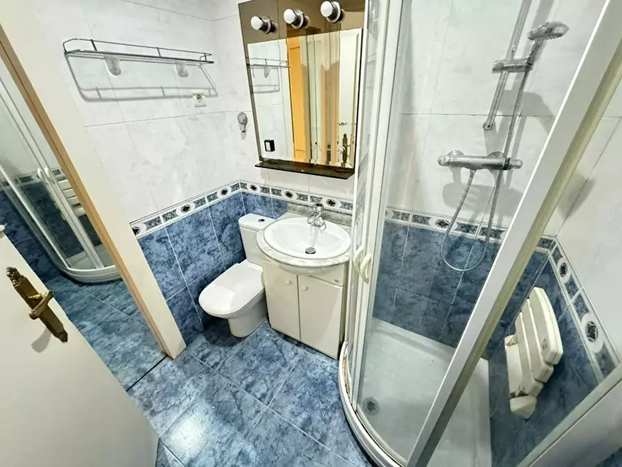 Immagine 4 di Camera in affitto  in Fernández del Campo Kalea a Bilbao