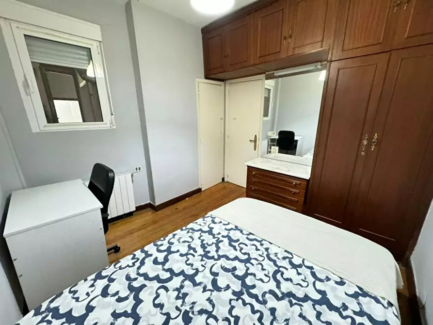 Immagine 2 di Camera in affitto  in Fernández del Campo Kalea a Bilbao