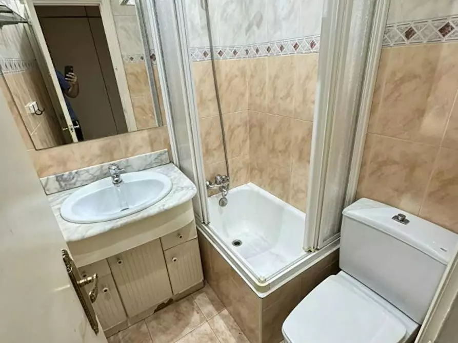 Immagine 5 di Camera in affitto  in Fernández del Campo Kalea a Bilbao