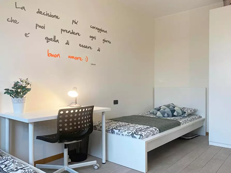 Immagine 1 di Camera condivisa in affitto  in Viale dell'Innovazione a Milano