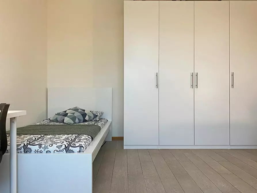 Immagine 2 di Camera condivisa in affitto  in Viale dell'Innovazione a Milano