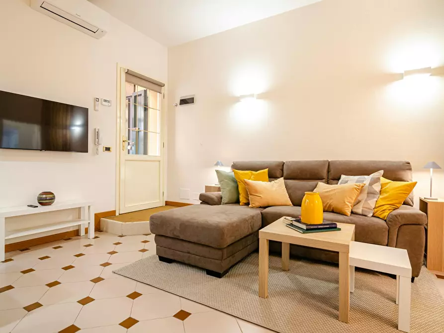 Immagine 5 di Appartamento in affitto  in Via Santa Margherita a Bologna