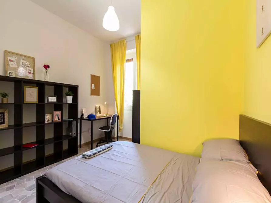 Immagine 1 di Camera in affitto  in Via Lorenteggio a Milano