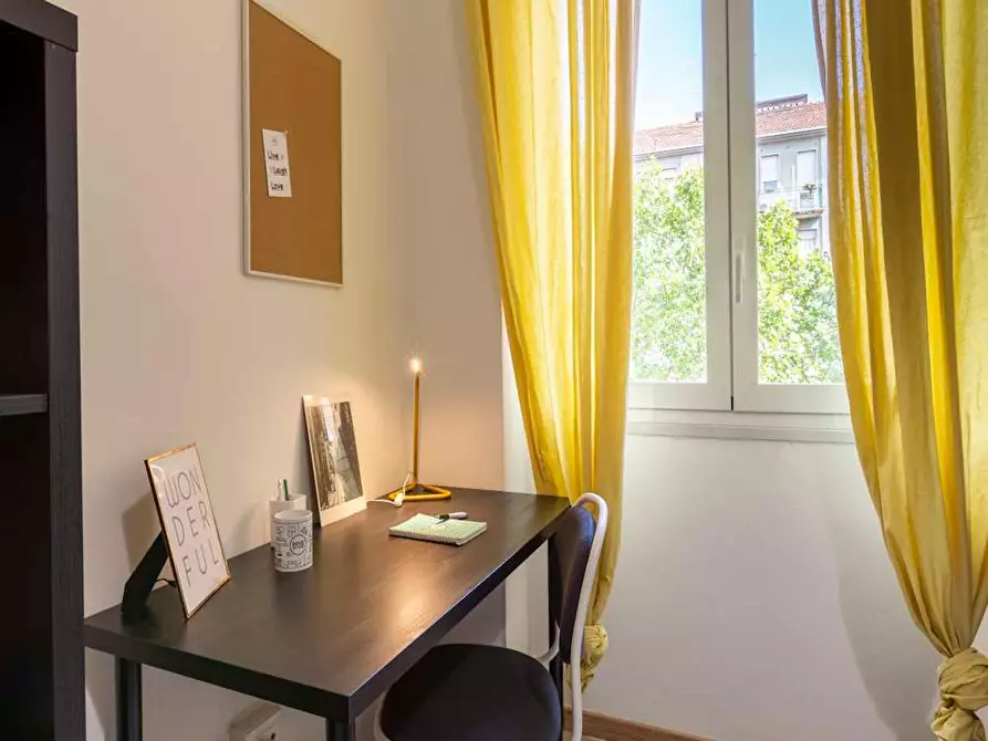 Immagine 7 di Camera in affitto  in Via Lorenteggio a Milano