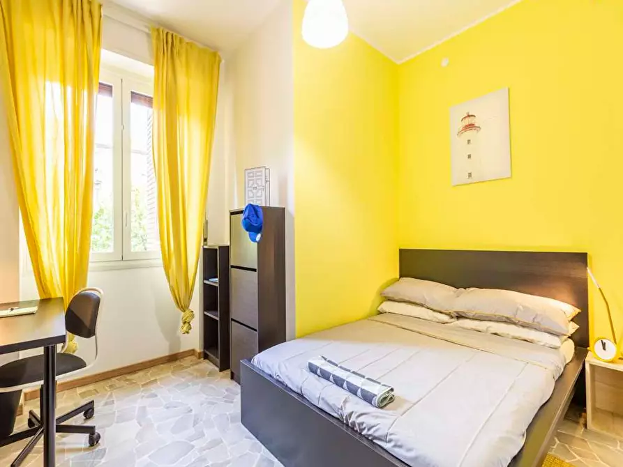 Immagine 2 di Camera in affitto  in Via Lorenteggio a Milano