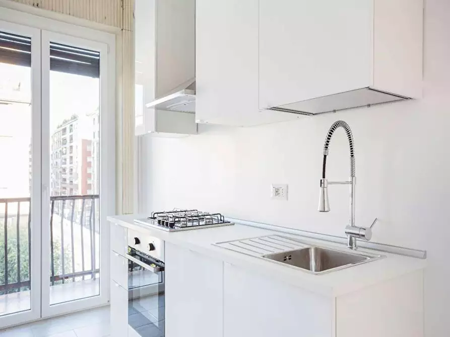 Immagine 5 di Camera in affitto  in Viale Tunisia a Milano