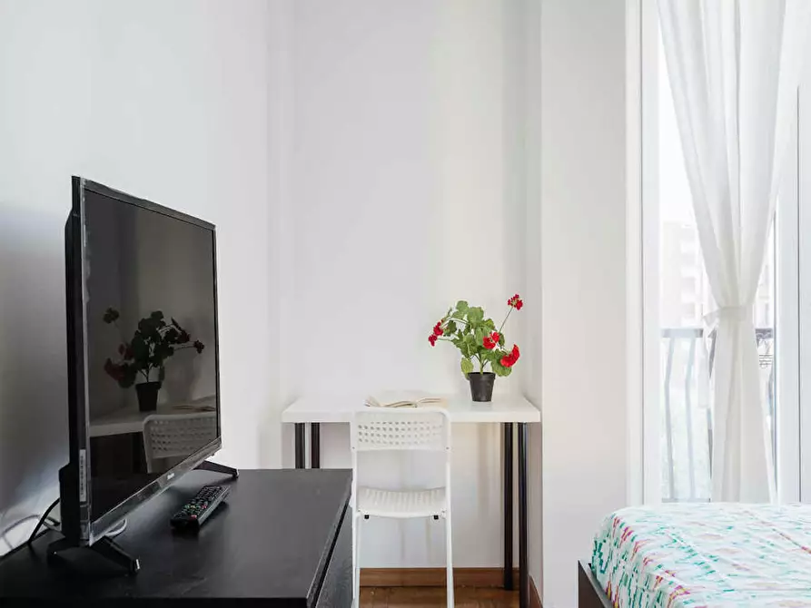 Immagine 3 di Camera in affitto  in Viale Tunisia a Milano