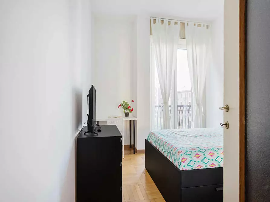 Immagine 2 di Camera in affitto  in Viale Tunisia a Milano