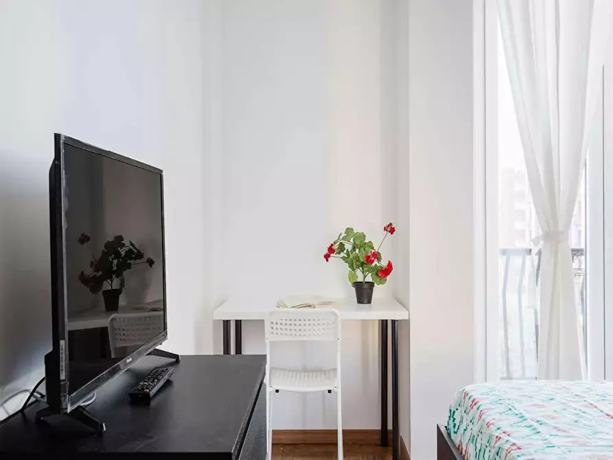 Immagine 4 di Camera in affitto  in Viale Tunisia a Milano