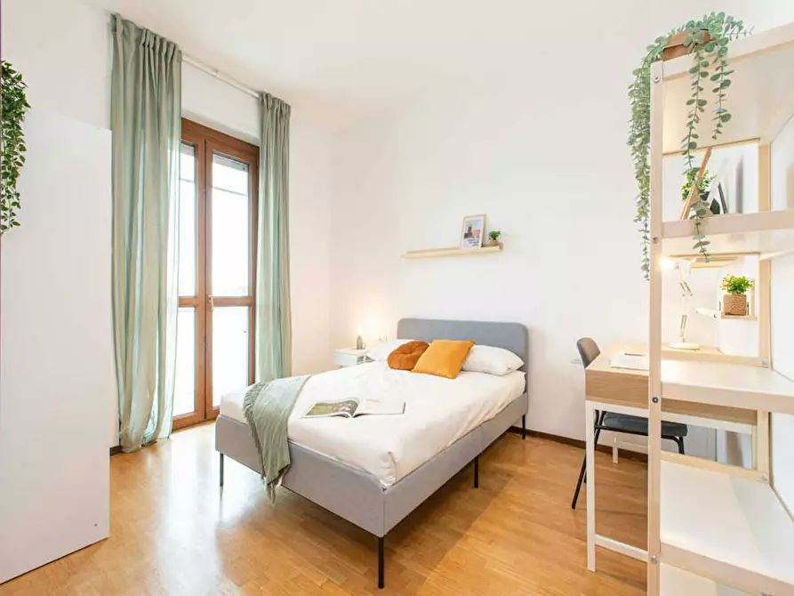 Immagine 2 di Camera in affitto  in Viale Sondrio a Milano