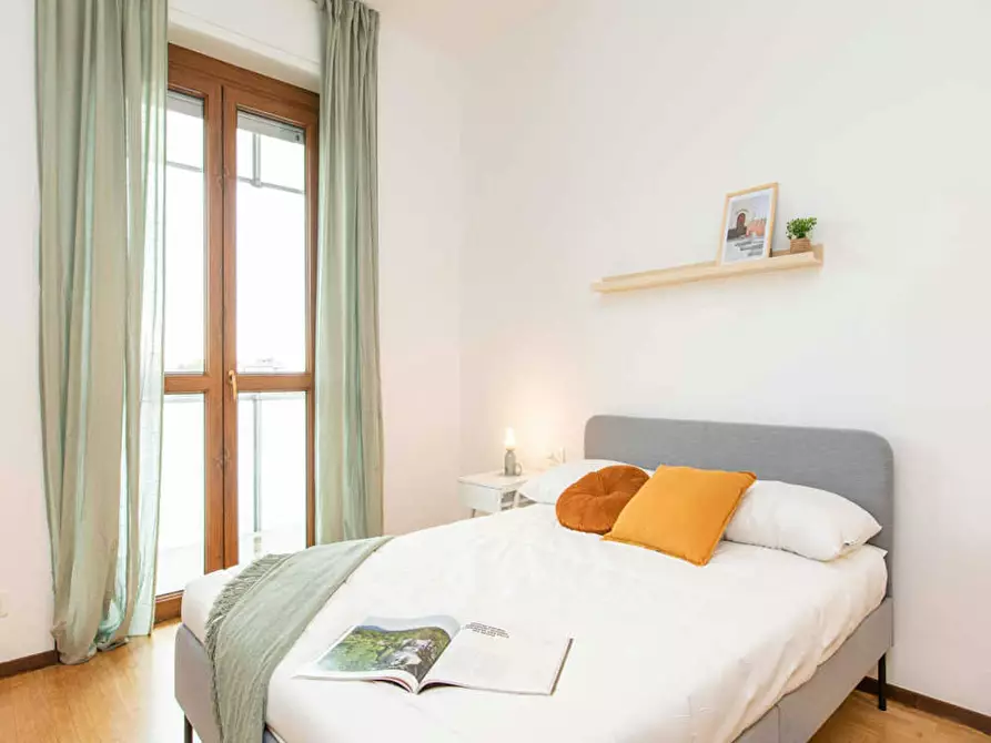 Immagine 1 di Camera in affitto  in Viale Sondrio a Milano