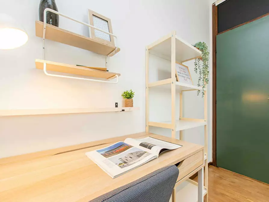 Immagine 9 di Camera in affitto  in Viale Sondrio a Milano