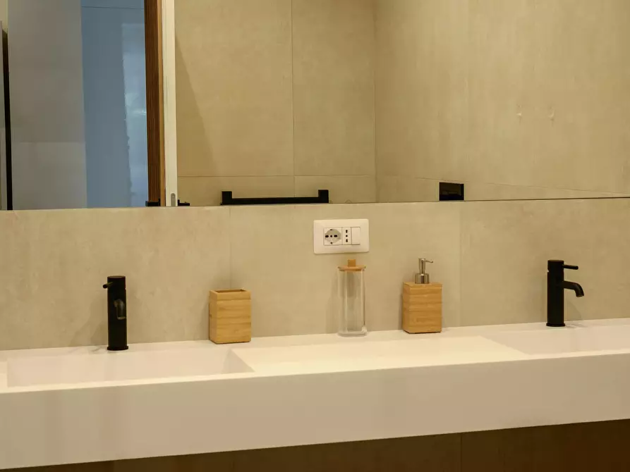 Immagine 8 di Appartamento in affitto  in Via di Priscilla a Roma