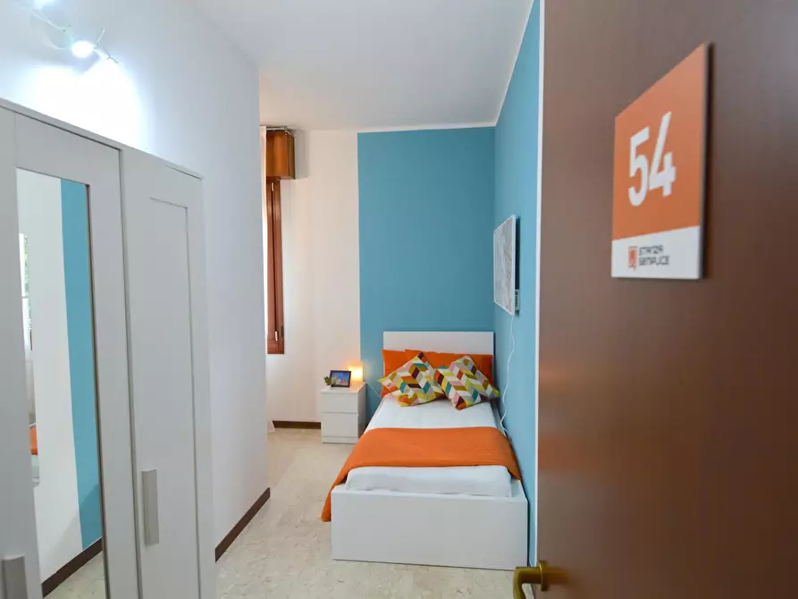 Immagine 2 di Camera in affitto  in Via Marzabotto a Modena