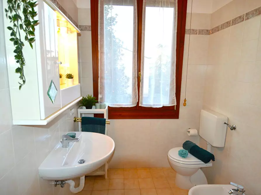 Immagine 8 di Camera in affitto  in Via Marzabotto a Modena