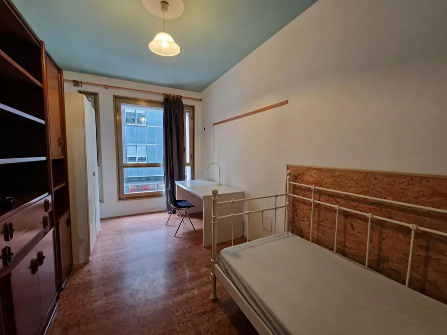 Immagine 9 di Camera in affitto  in Via Ireneo Affò a Parma