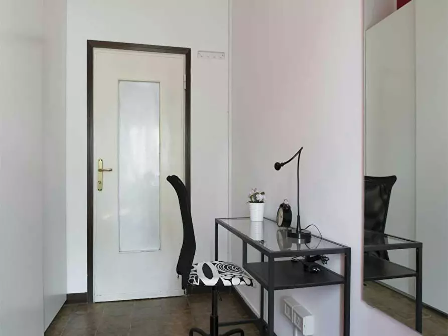 Immagine 5 di Camera in affitto  in Via Salvatore Barzilai a Milano