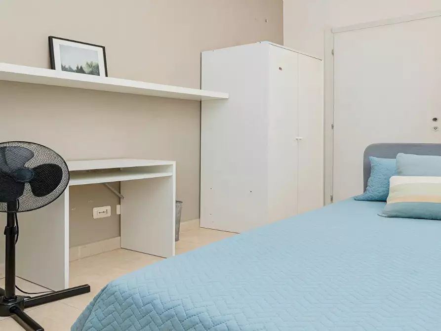 Immagine 3 di Camera in affitto  in Via Jan Palach a Milano