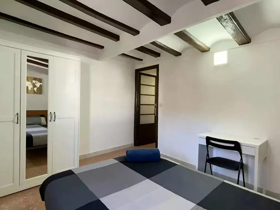 Immagine 2 di Camera in affitto  in Carrer de Valldonzella a Barcelona