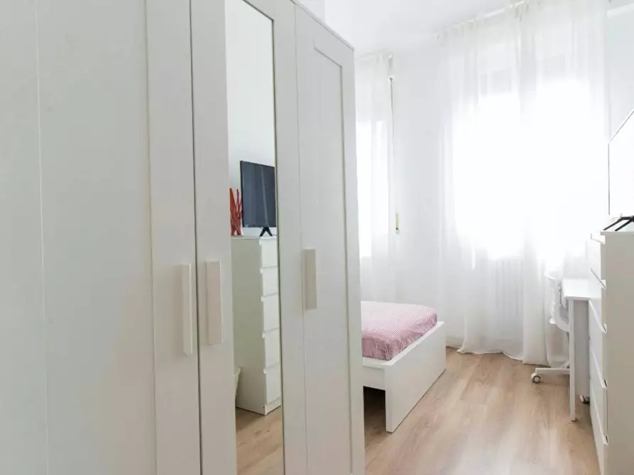 Immagine 2 di Camera in affitto  in Via Giuseppe Candiani a Milano