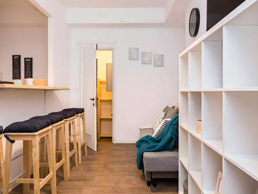 Immagine 9 di Camera in affitto  in Via Antonio Canova a Milano