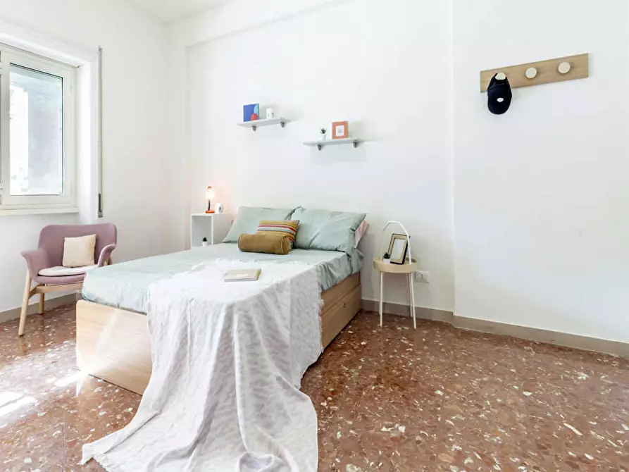 Immagine 3 di Camera in affitto  in Via Antonino Lo Surdo a Roma