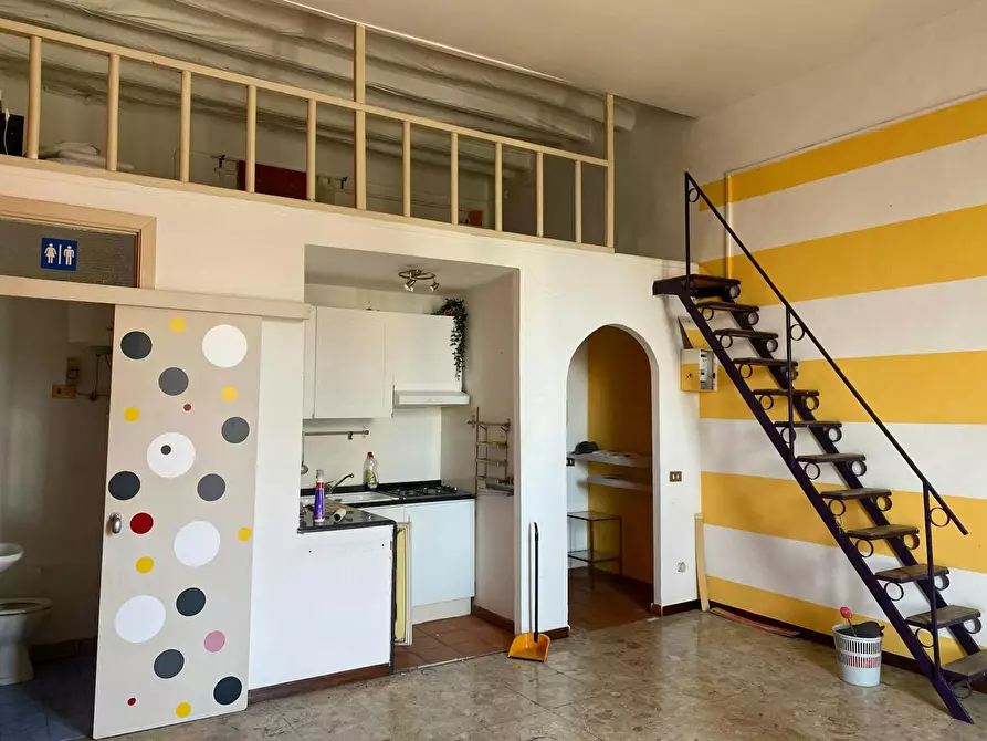 Immagine 1 di Appartamento in affitto  in Corso Vittorio Emanuele a Napoli