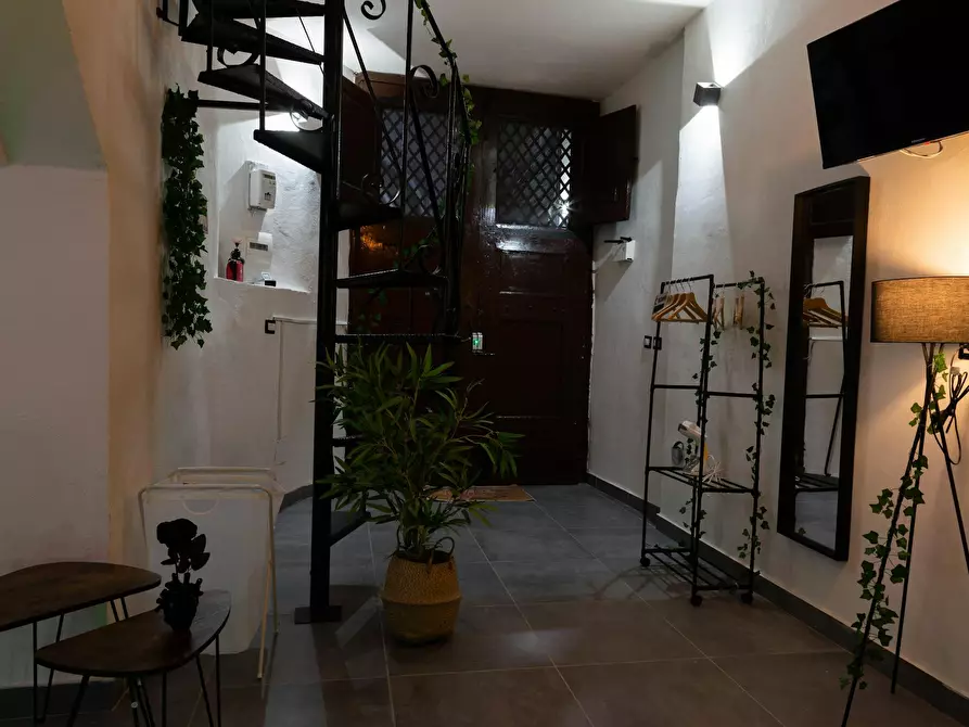 Immagine 5 di Appartamento in affitto  in Via Carbonara a Napoli