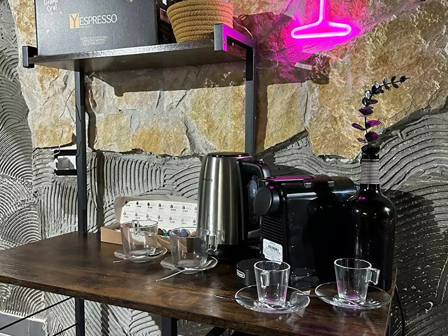 Immagine 4 di Appartamento in affitto  in Via Carbonara a Napoli