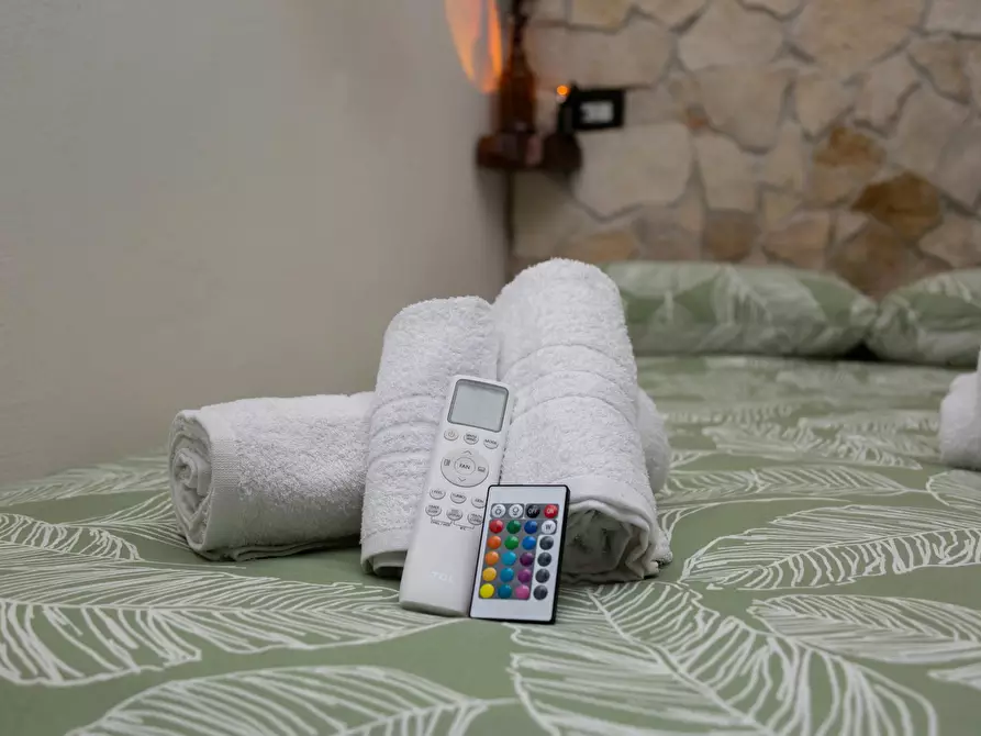 Immagine 10 di Appartamento in affitto  in Via Carbonara a Napoli